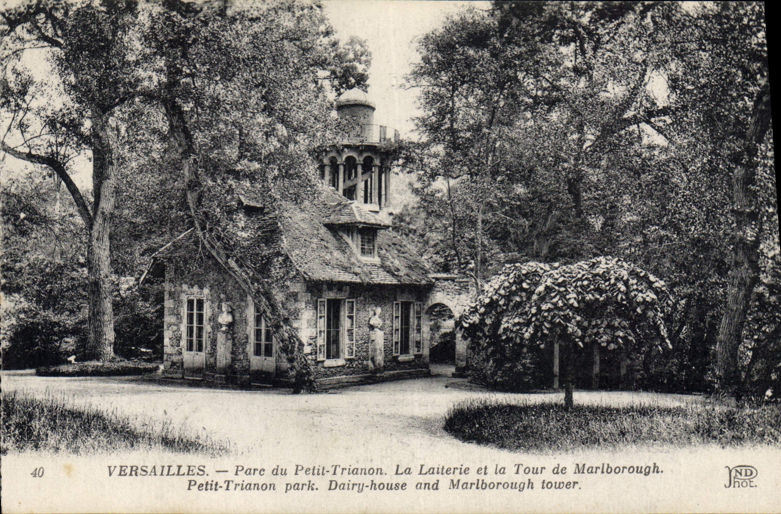 CPA Versailles Parc du Petit Trianon La Laiterie et la Tour de Marlborough 