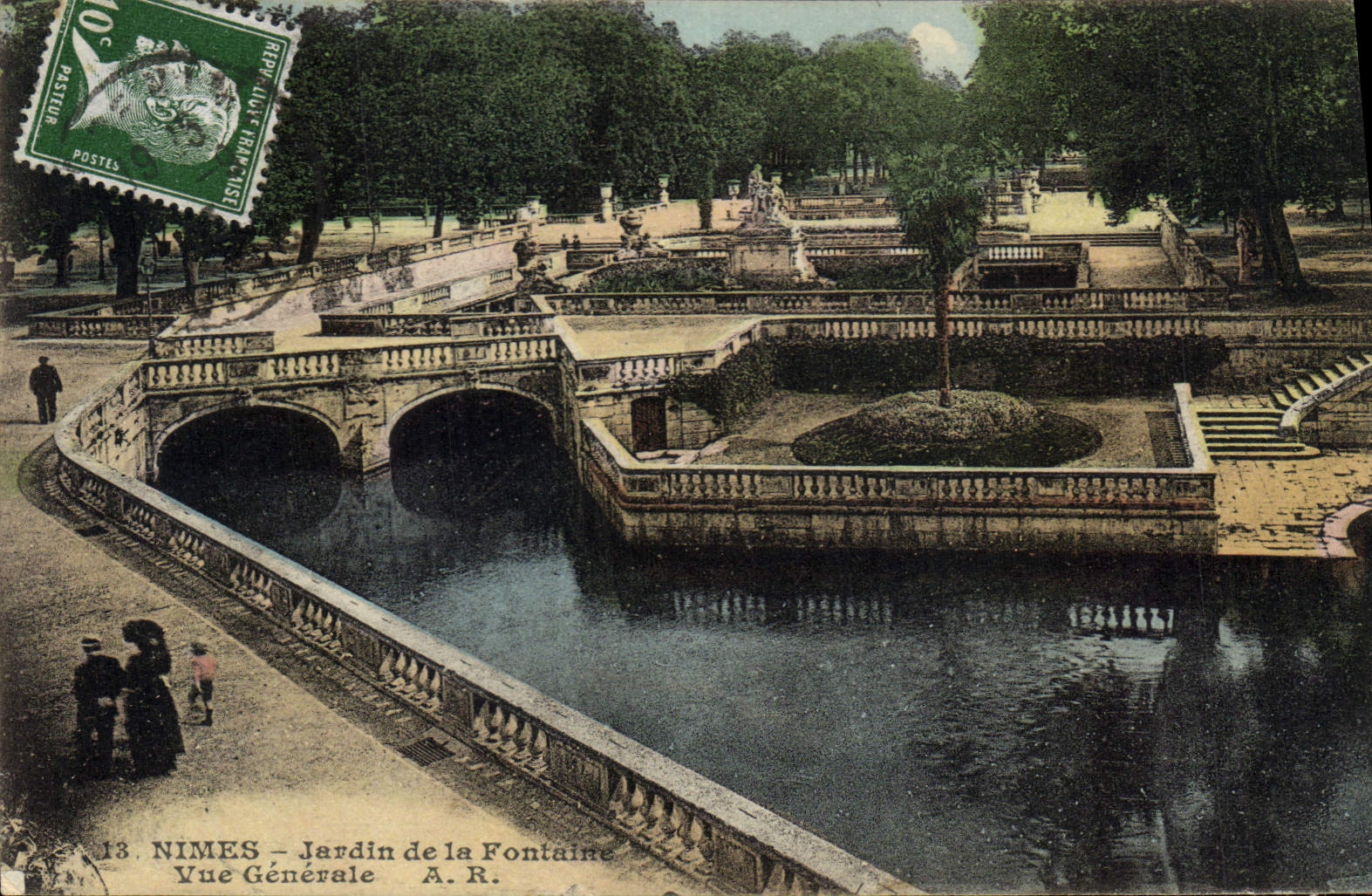 CPA Nimes Jardin de la Fontaine Vue Generale 