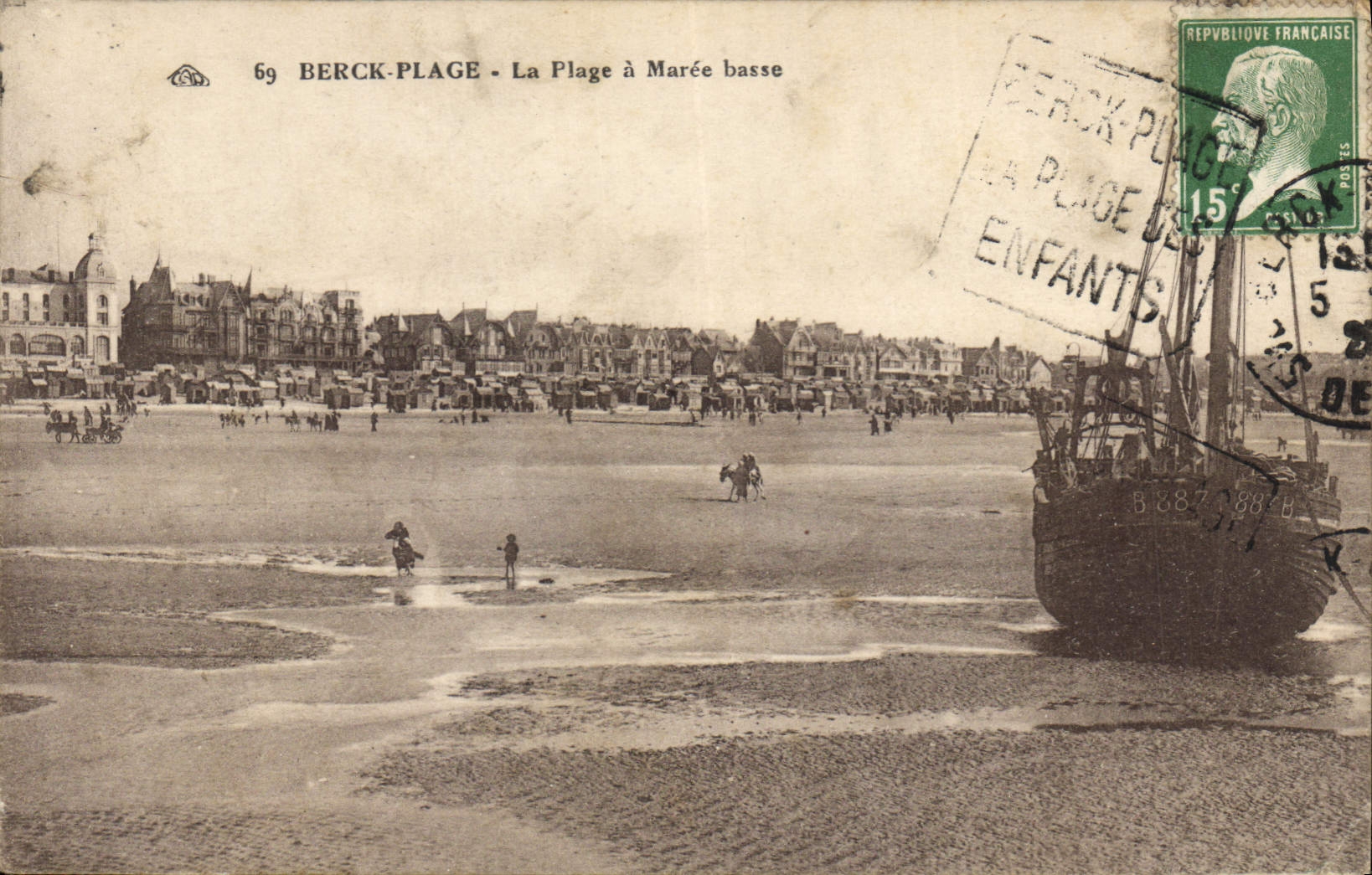 CPA Berck Plage La Plage a Maree basse Bateau