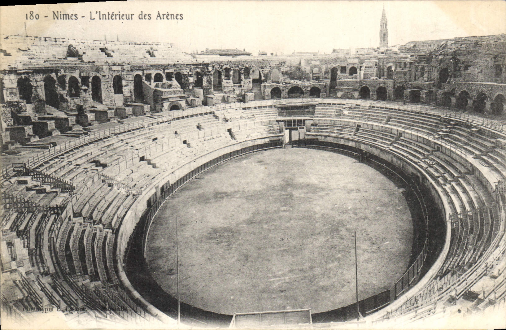 CPA Nimes L'Interieur des Arenes 
