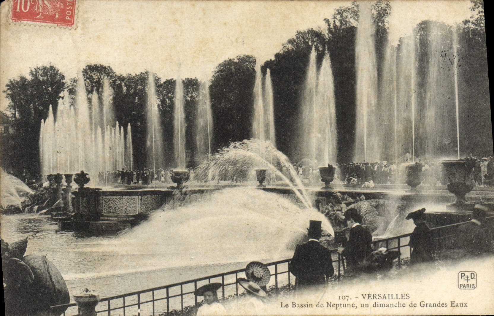 CPA Versailles Le Bassin de Neptune un dimanche de Grandes Eaux 