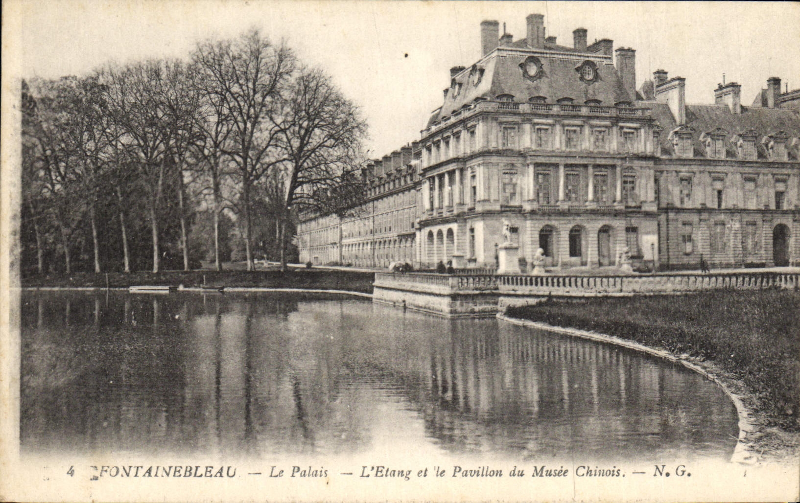 CPA Fontainebleau Le Palais L'Etang et le Pavillon du Musee Chinois