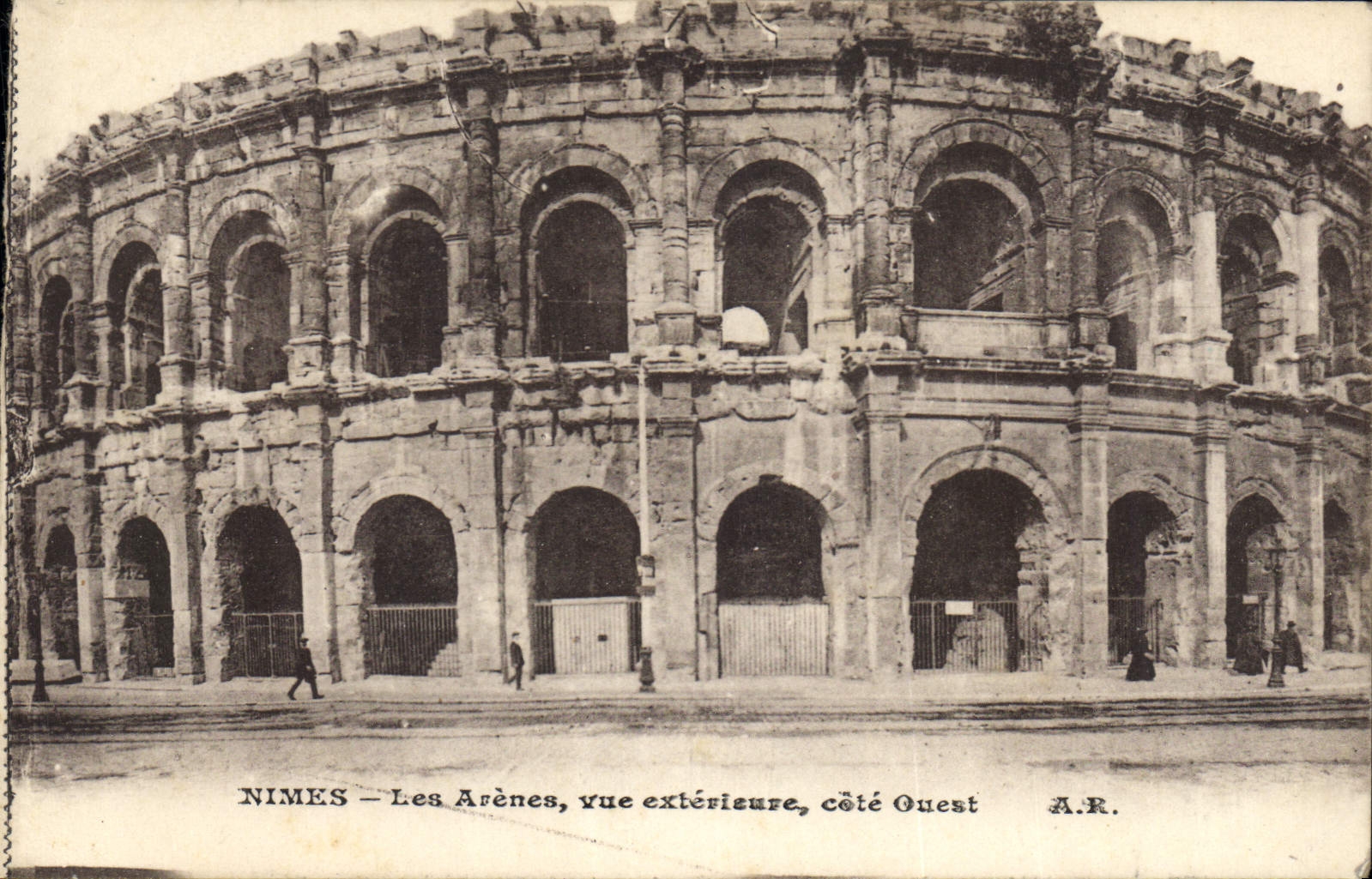 CPA Nimes Les Arenes vue exteriure cote Ouest