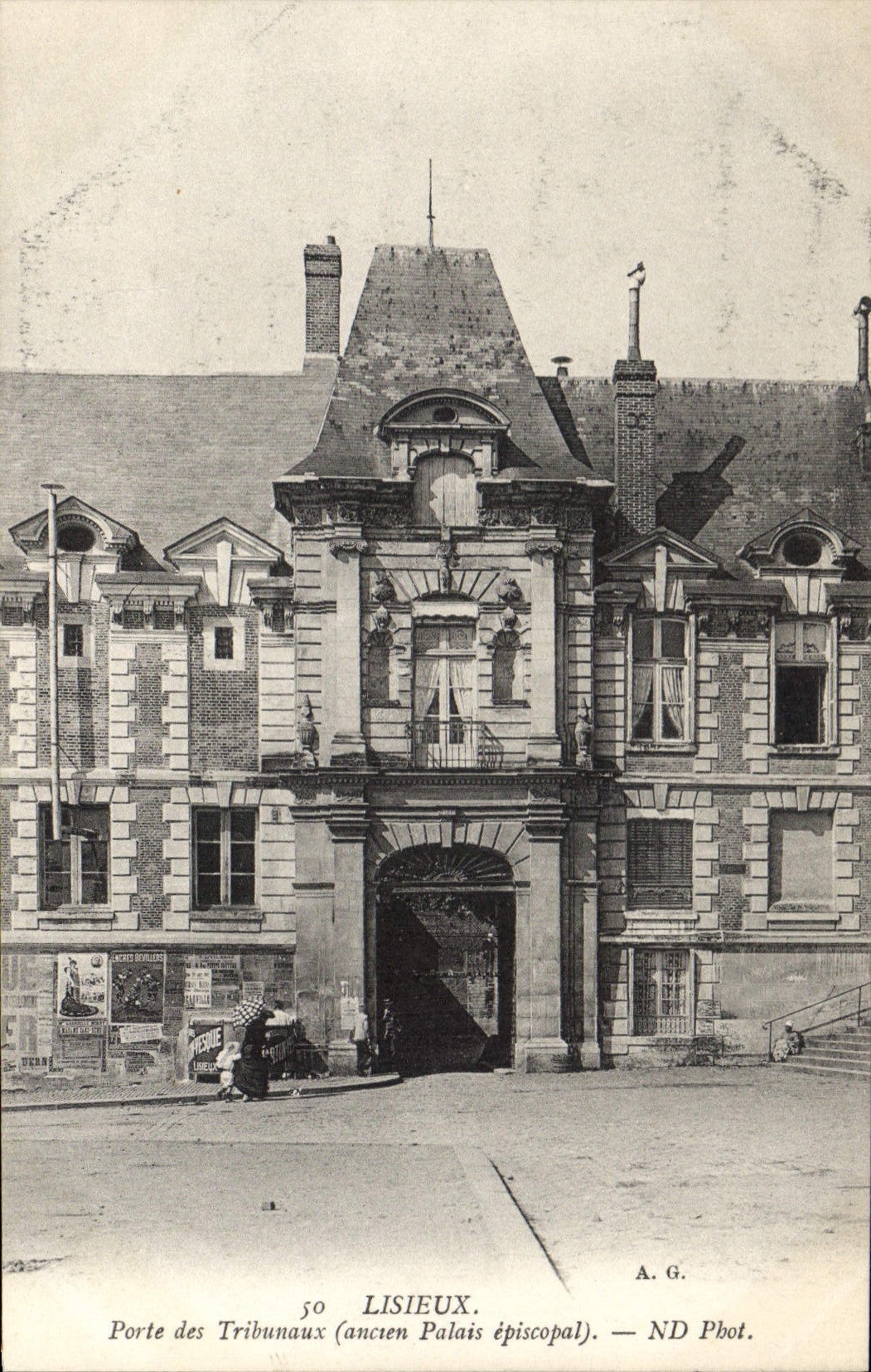 CPA Lisieux Porte des Tribunaux ancien Palais episcopal 
