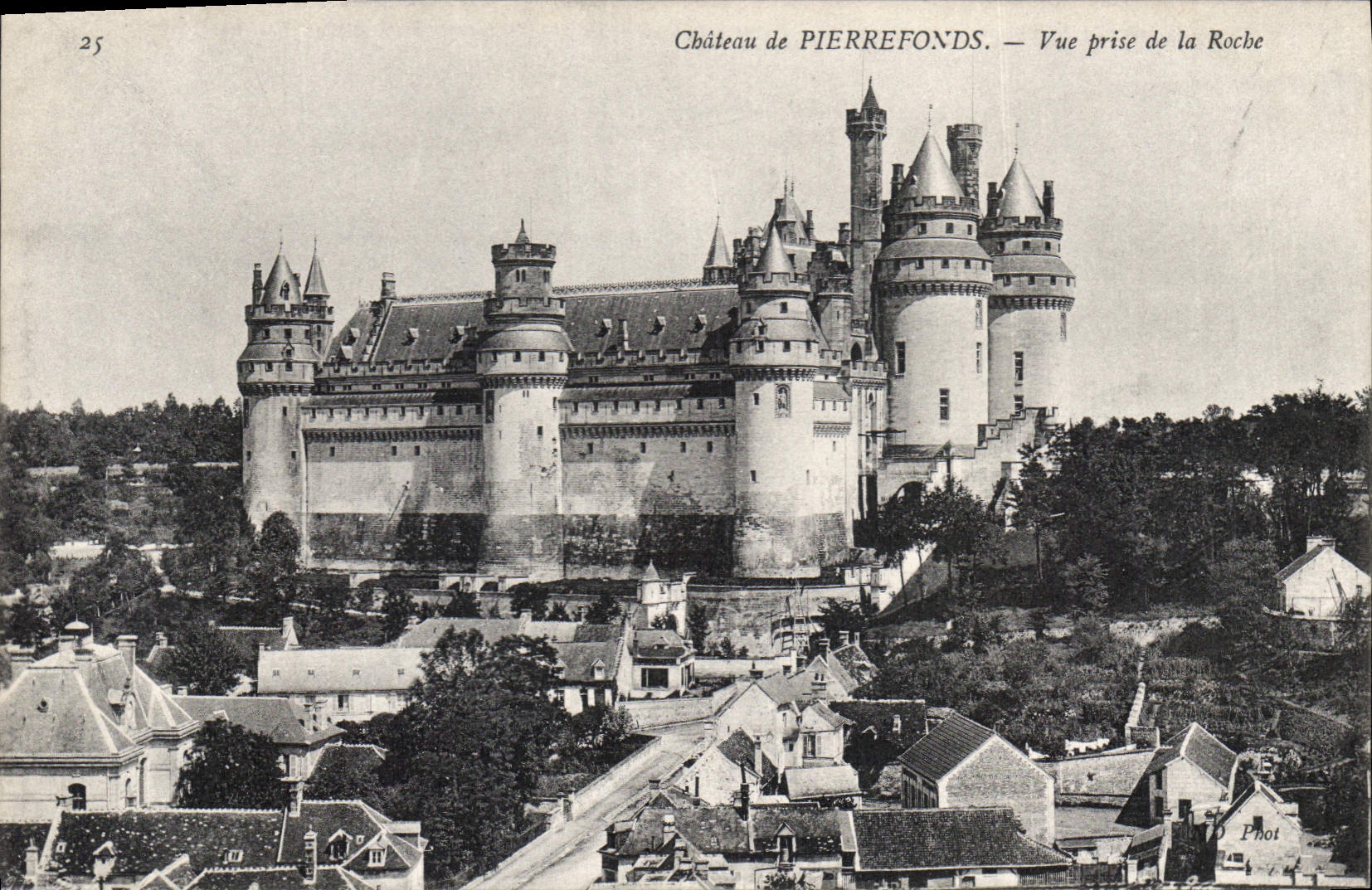 CPA Chateau de Pierrefonds Vue prise de la Roche