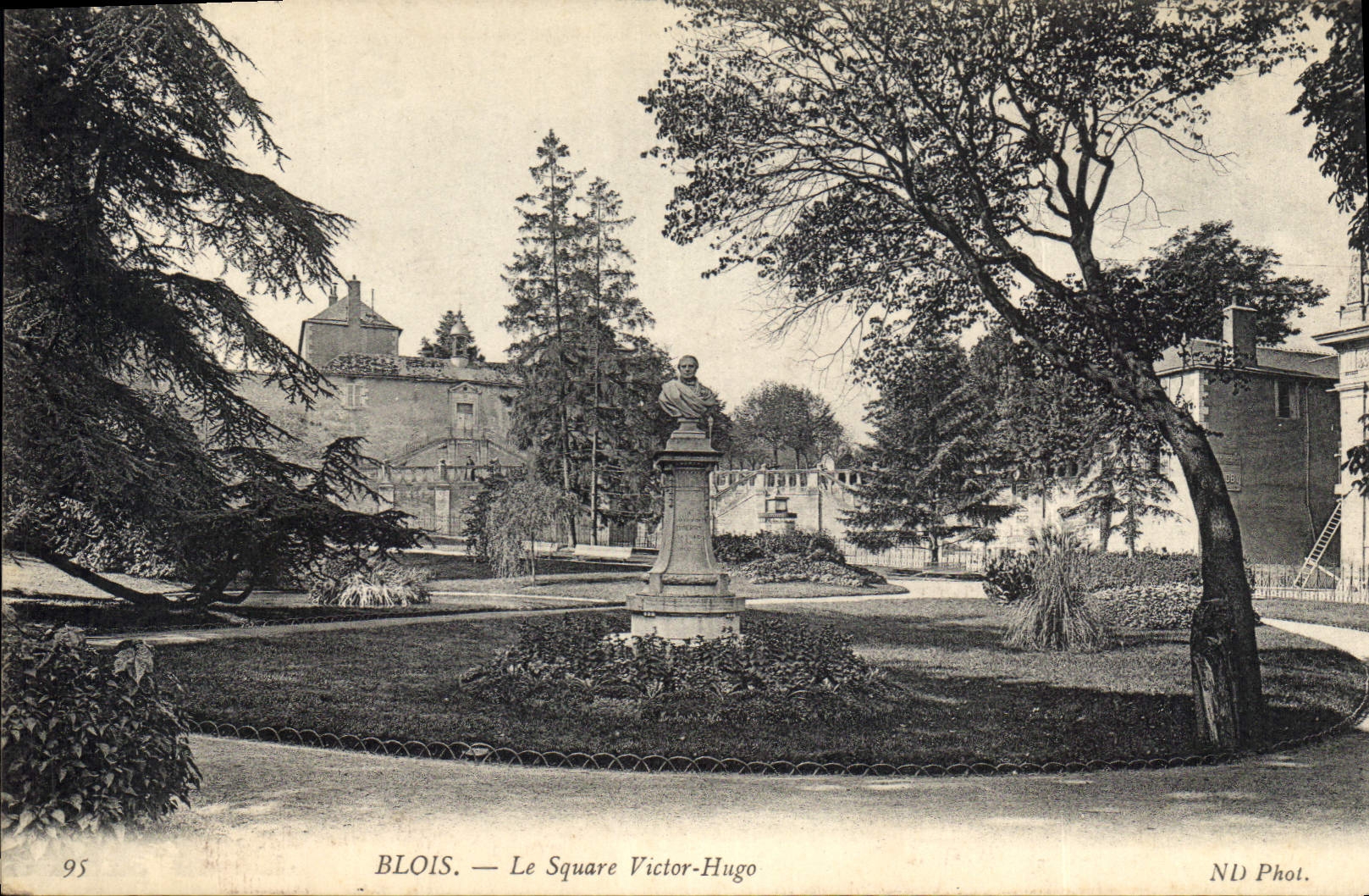 CPA Blois Le Square Victor Hugo 