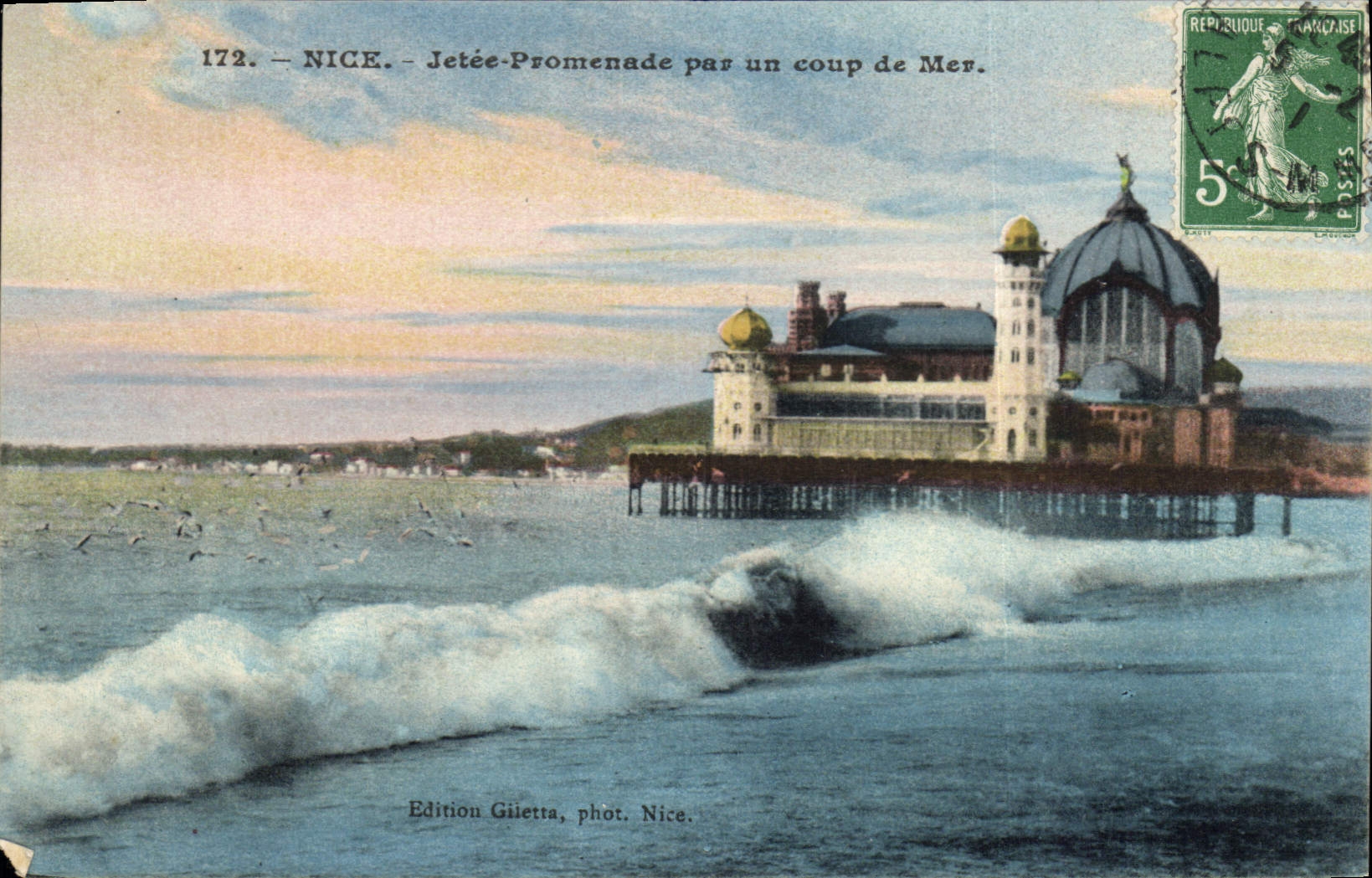 CPA Nice Jetee Promenade par un coup de Mer