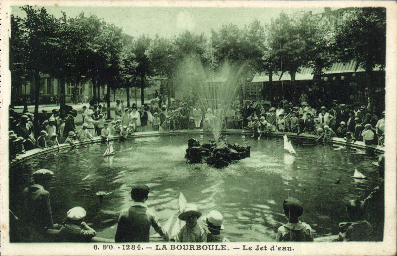 CPA La Bourboule Le Jet d'eau 