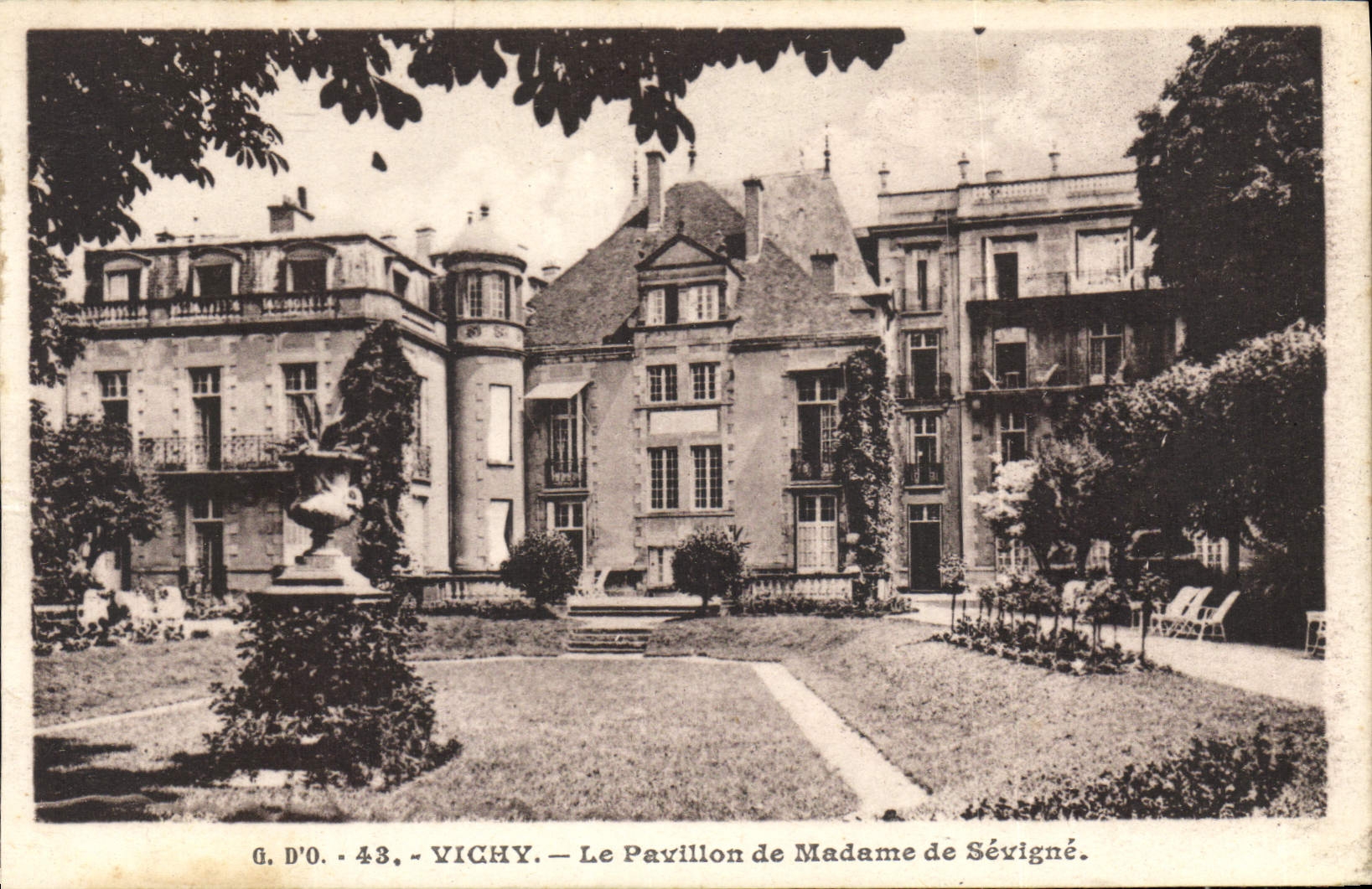 CPA Vichy Le Pavillon de Madame de Sevigne 