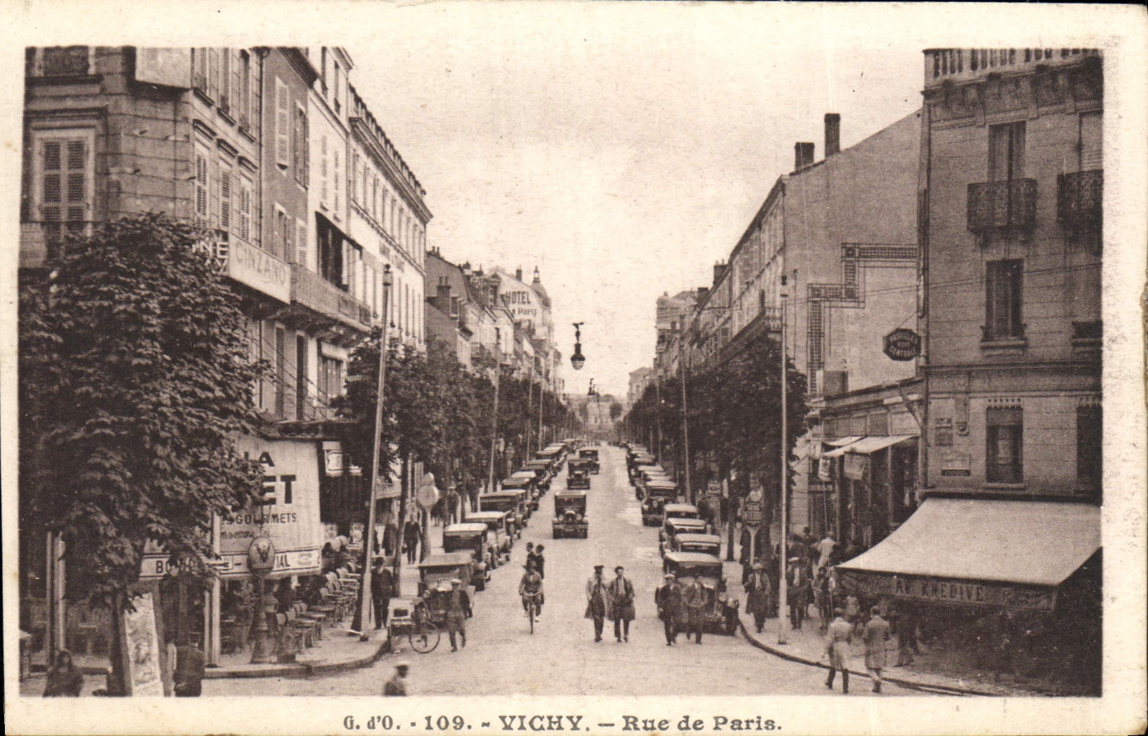 CPA Vichy Rue de Paris 