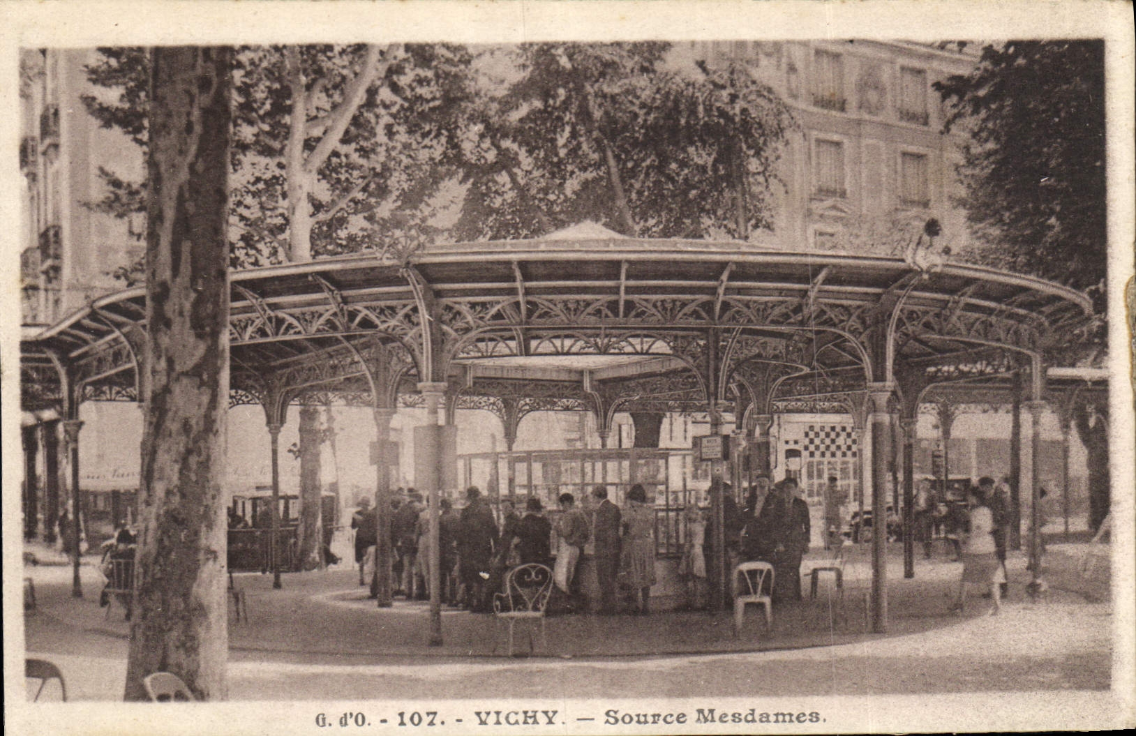 CPA Vichy Source Mesdames 