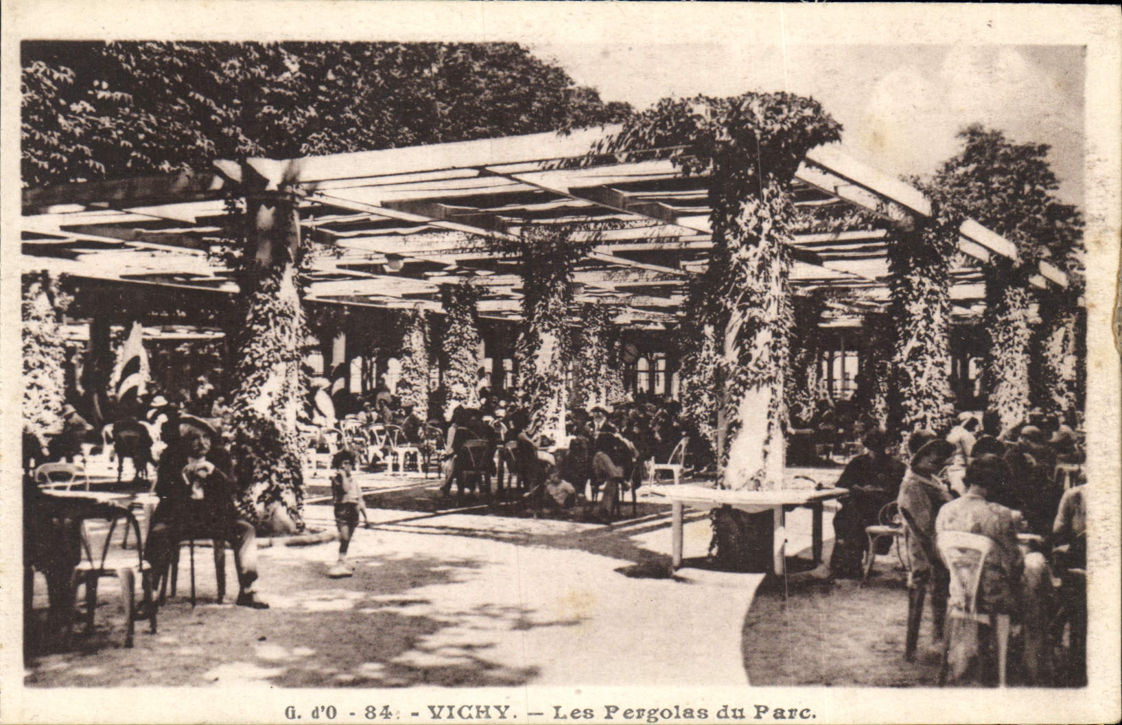 CPA Vichy Les Pergolas du Parc 