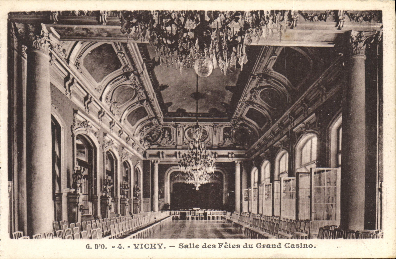 CPA Vichy Salle des Fetes du Grand Casino 