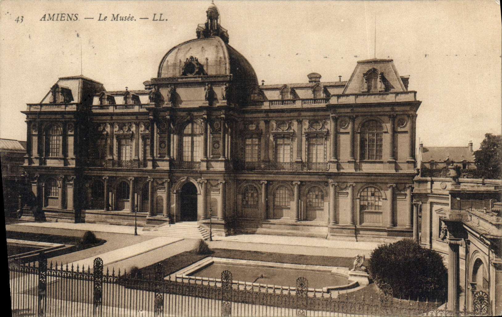 CPA Amiens Le Musee 