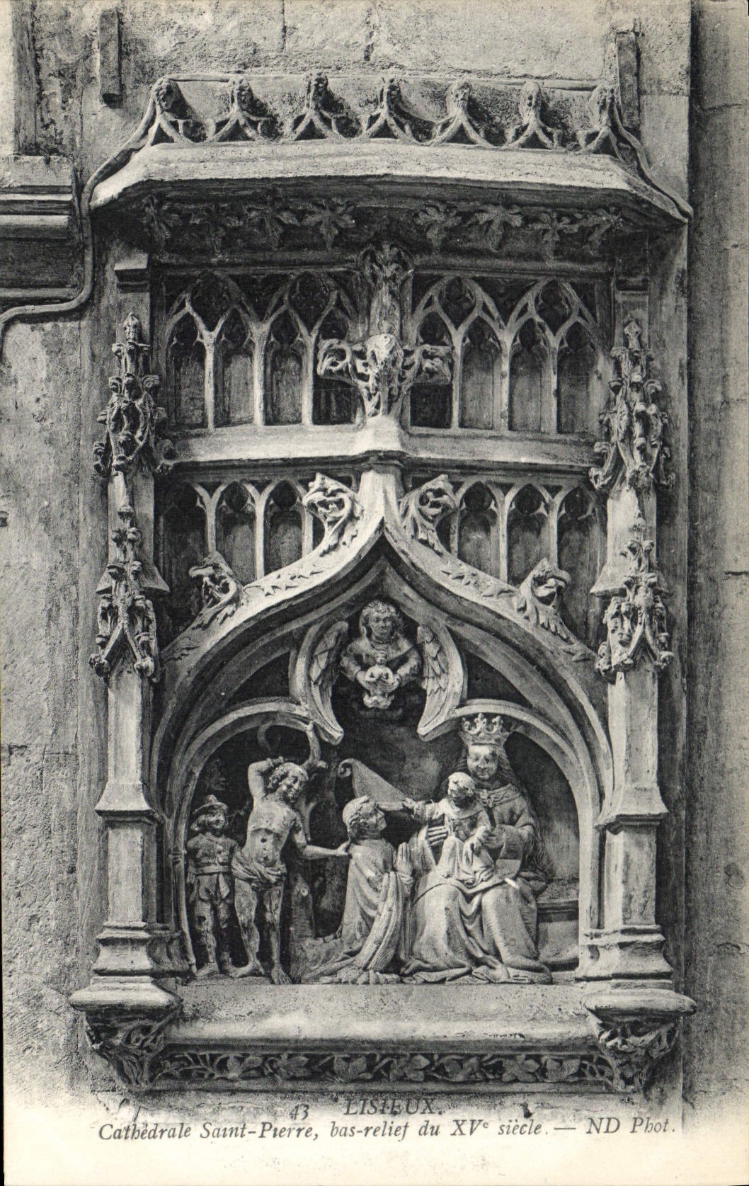 CPA Lisieux Cathedrale Saint Pierre bas relief du XV siecle