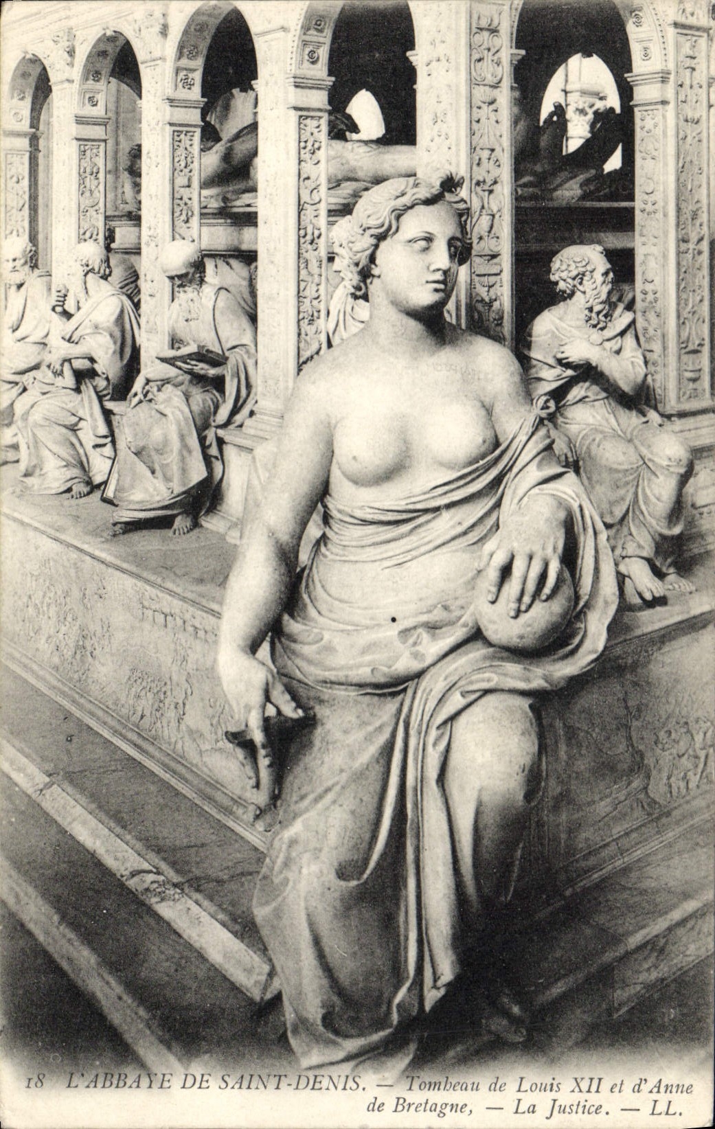 CPA l'Abbaye de Saint Denis Tombeau de Louis XII et d'Anne de Bretagne 