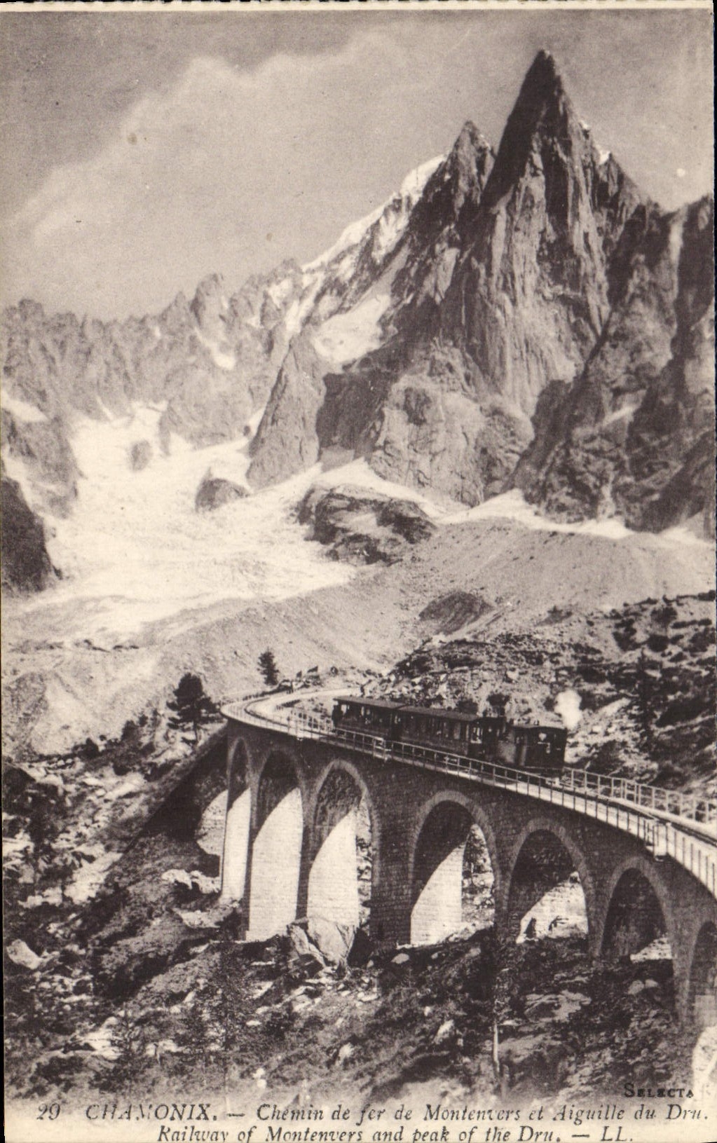 CPA Chamonix Chemin de fer de Montenvers et Aiguille du Dru Train