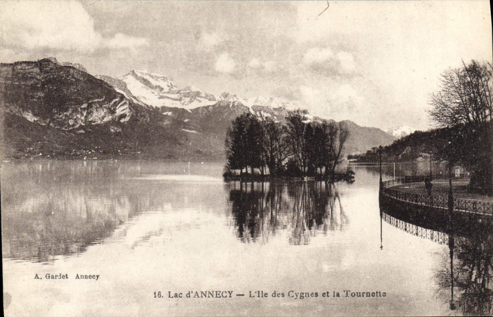 CPA Lac d'Annecy L'Ile des Cygnes et la Tournette