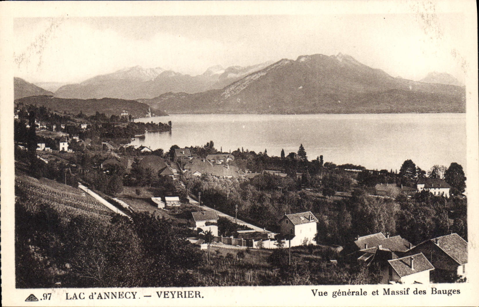 CPA Lac d'Annecy Veyrier Vue generale et Massif des Bauges 