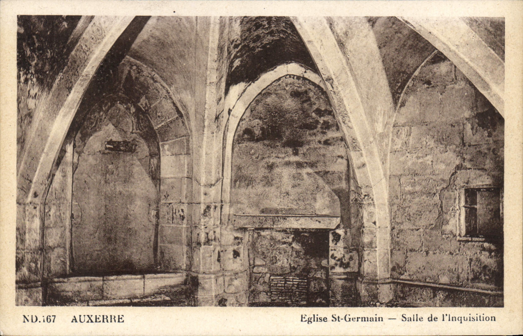 CPA Auxerre Eglise St Germain Salle de l'Inquisition 