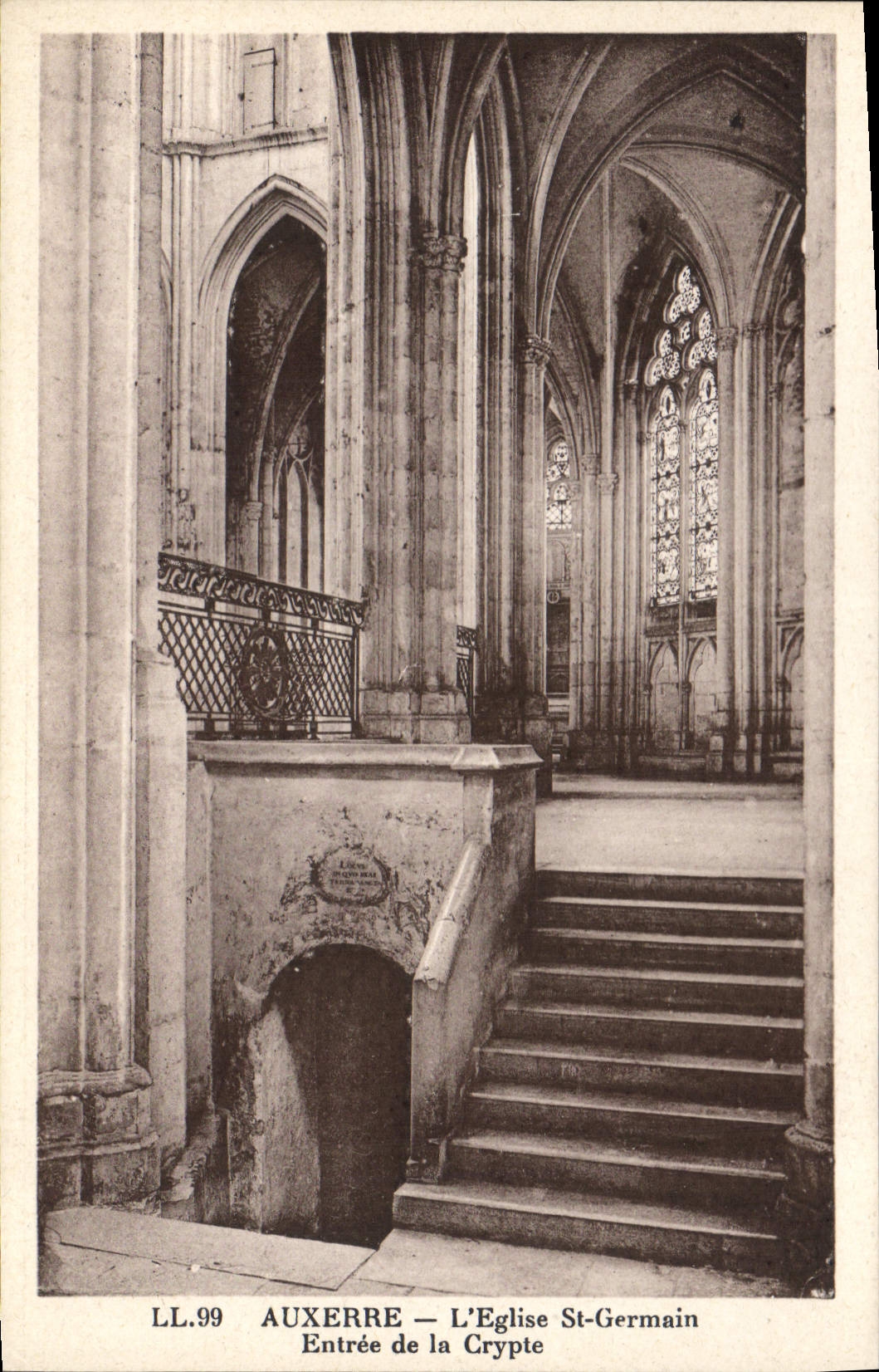 CPA Auxerre Eglise St Germain Entree de la Crypte 