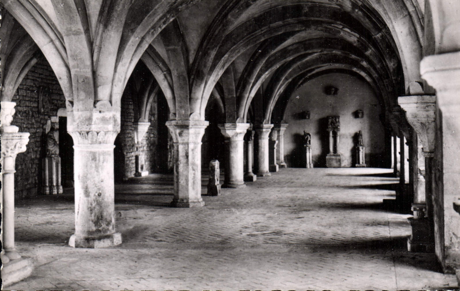 CPA Abbaye de Fontenay XII S salle Capitulaire XII S