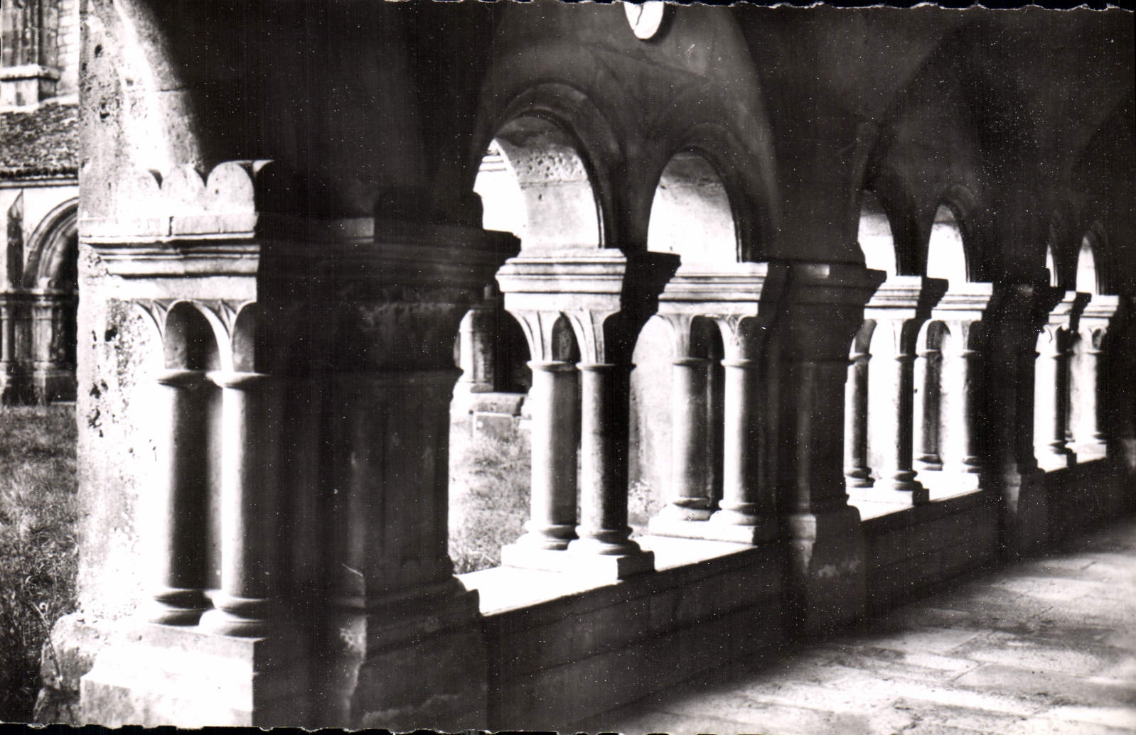 CPA Abbaye de Fontenay XII S le Cloitre XII S