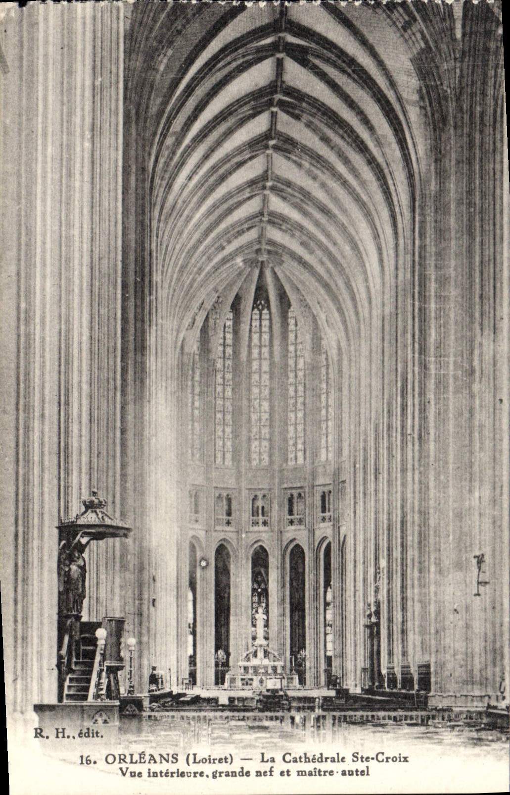 CPA Orleans Loiret la Cathedrale Ste Croix vue interieure grande nef et maitre autel 