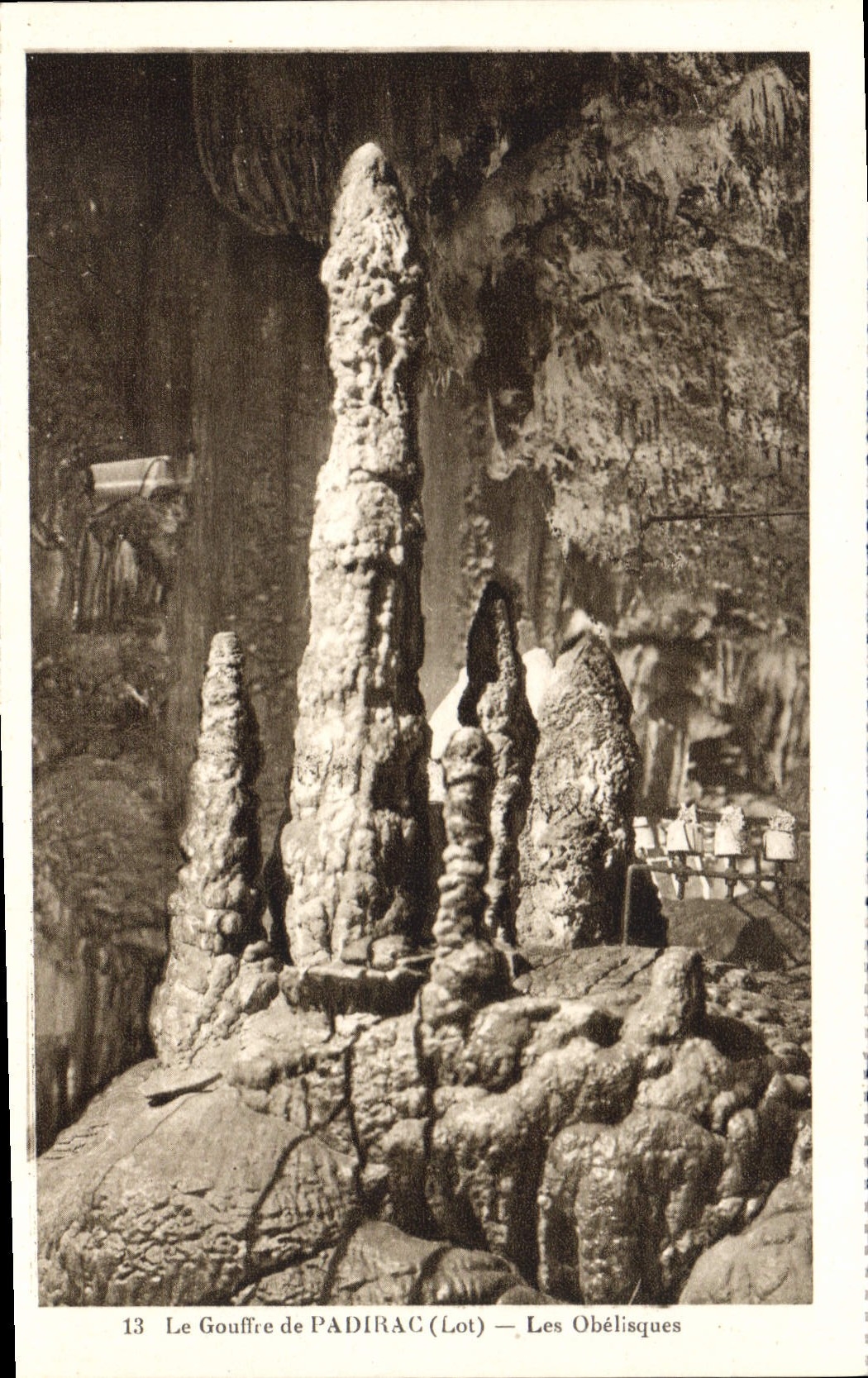 CPA Le Gouffre de Padirac Lot les Obelisques
