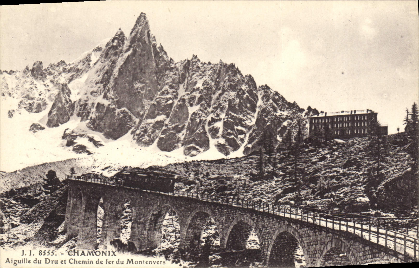 CPA Chamonix Aiguille du Dru et chemin de fer du Montenvers