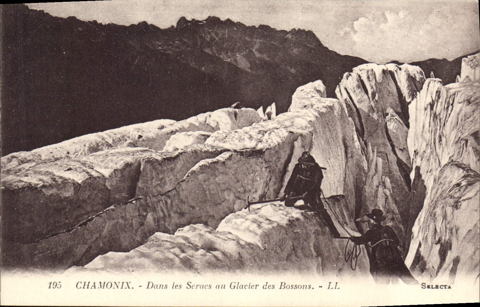 CPA Chamonix dans les Seracs au Glacier des Bossons