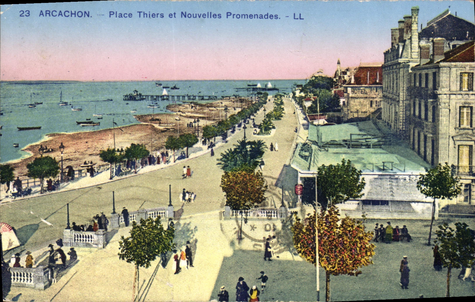 CPA Arcachon Placve Thiers et Nouvelles Promenades