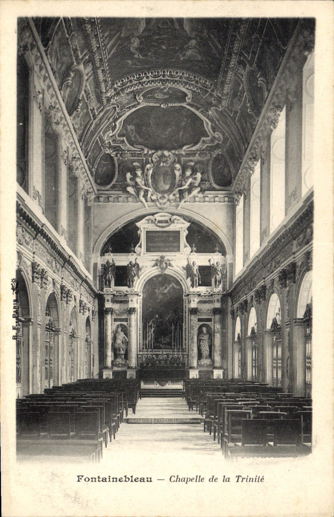 CPA Fontainebleau Chapelle de la Trinite 