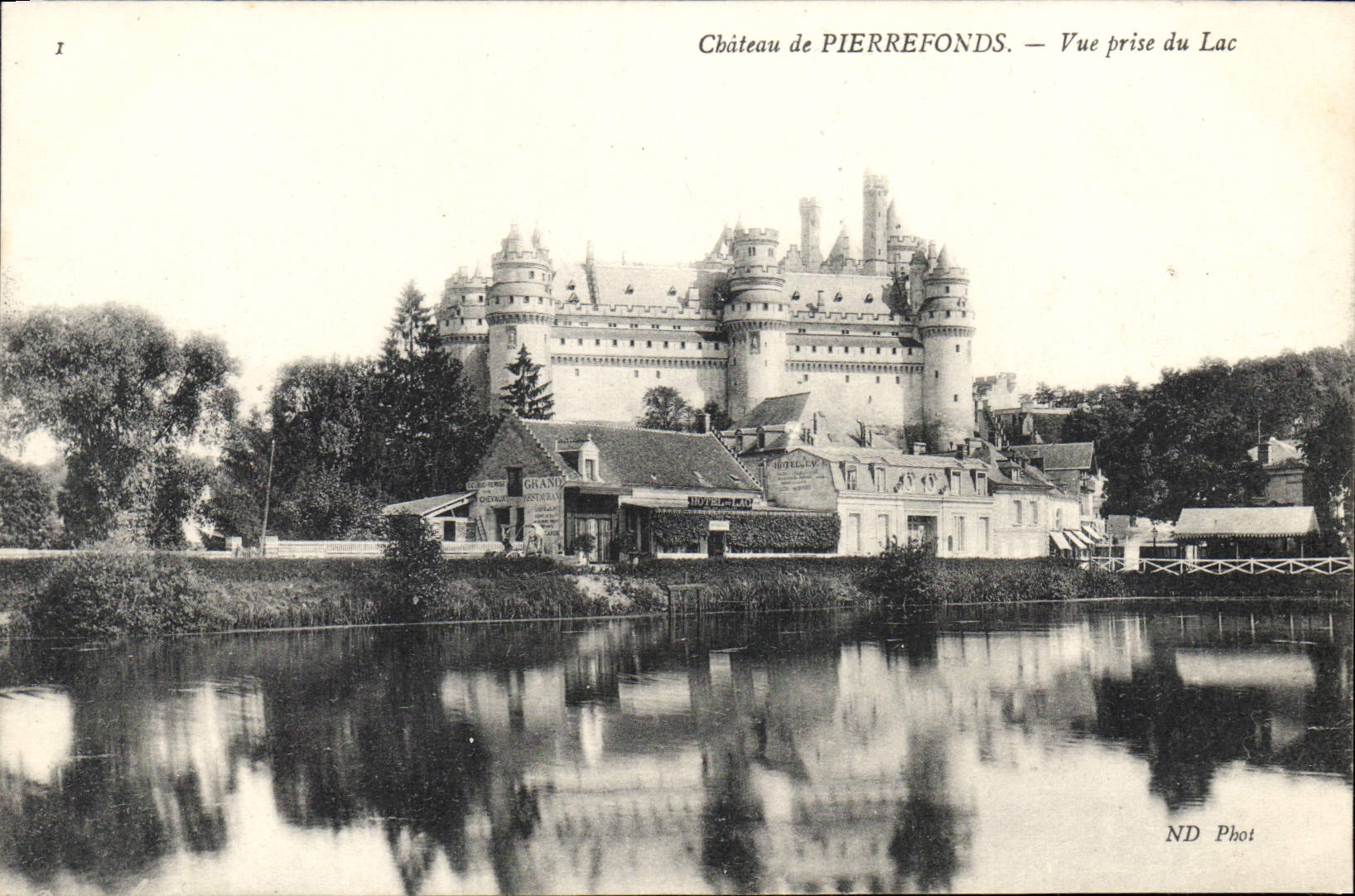 CPA Chateau de Pierrefonds vue prise du Lac 