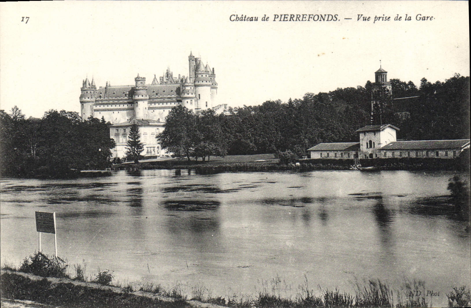 CPA Chateau de Pierrefonds vue prise de la Gare 