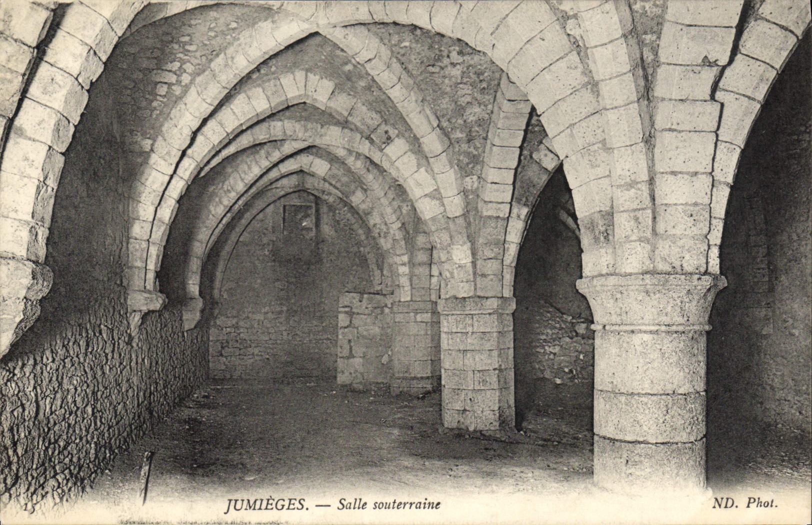 CPA Jumieges Salle souterraine 