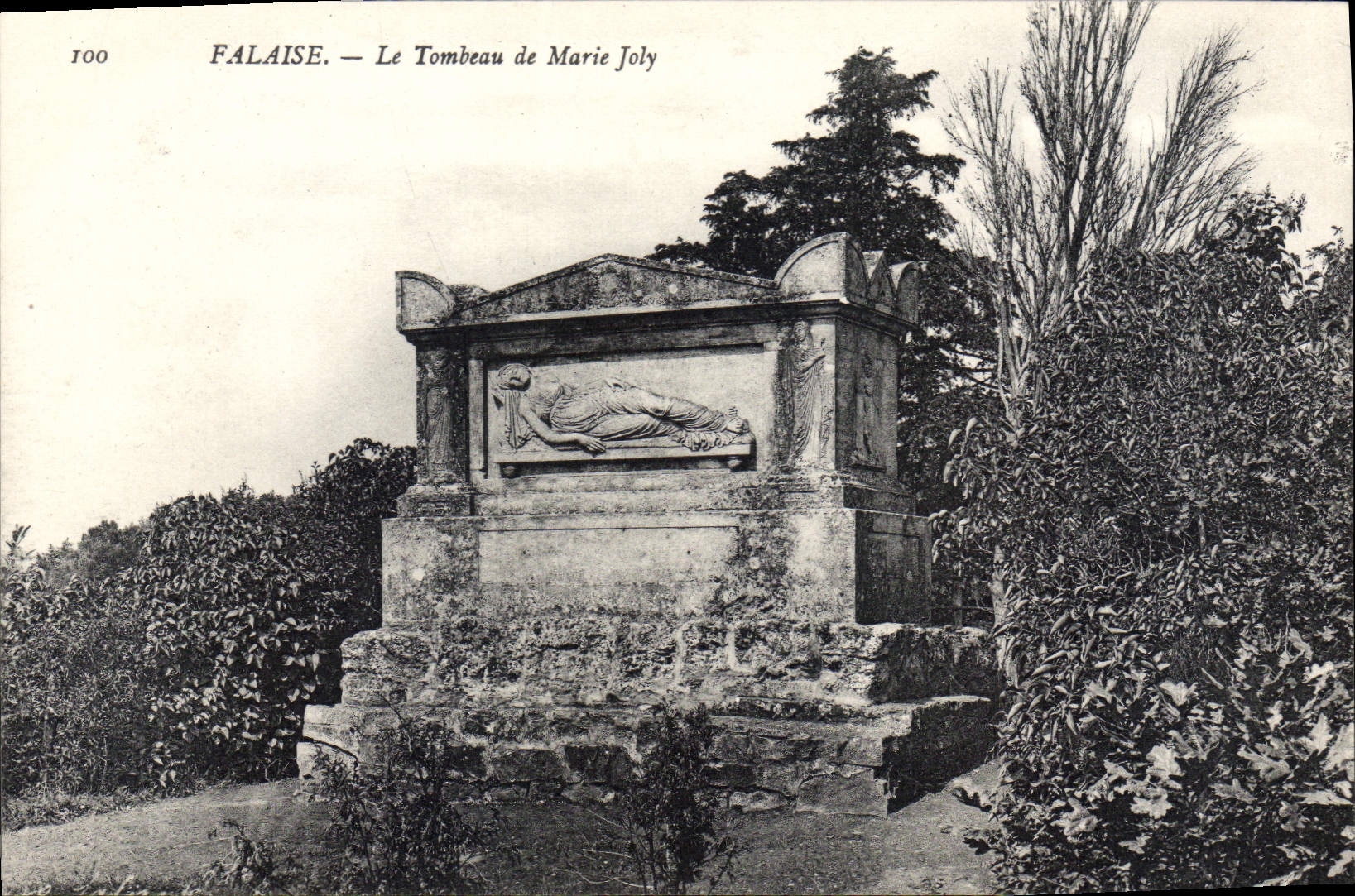 CPA Falaise le Tombeau de Marie Joly 