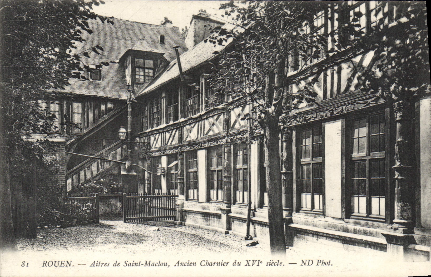 CPA Rouen Aitres de Saint Maclou Ancien Charnier du XVI siecle 