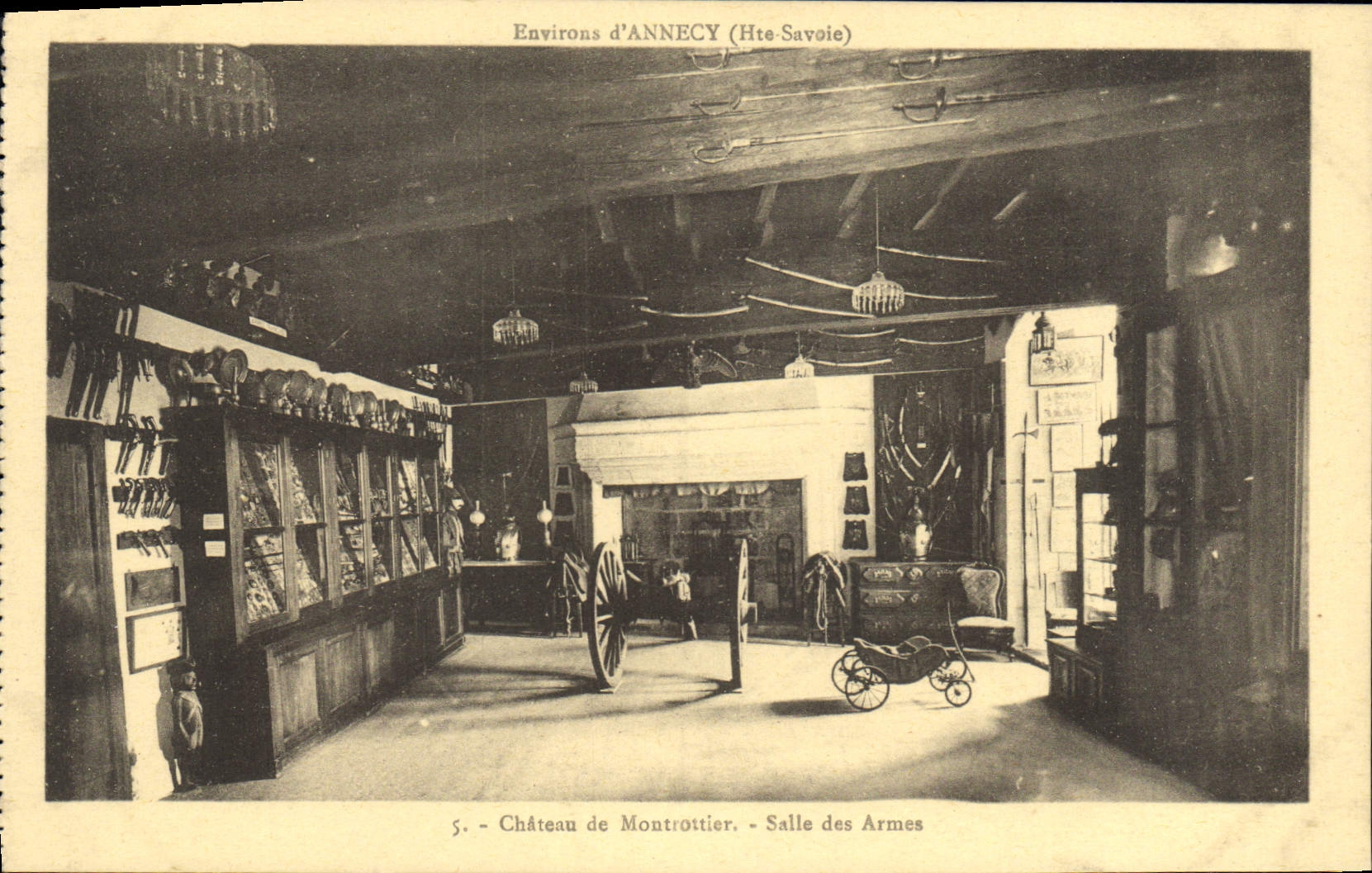 CPA Environs d'Annecy Hte Savoie chateau de Montrottier salle des Armes 