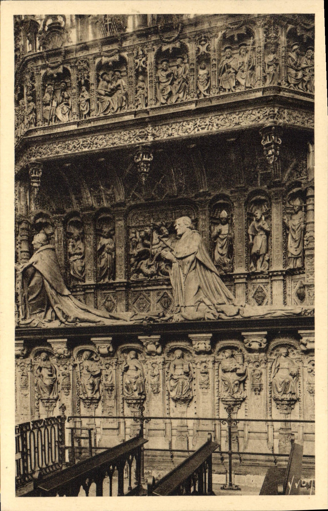 CPA Rouen Seine Inferieure Monument des Cardinaux d'Amboise a l'interieur de la Cathedrale 