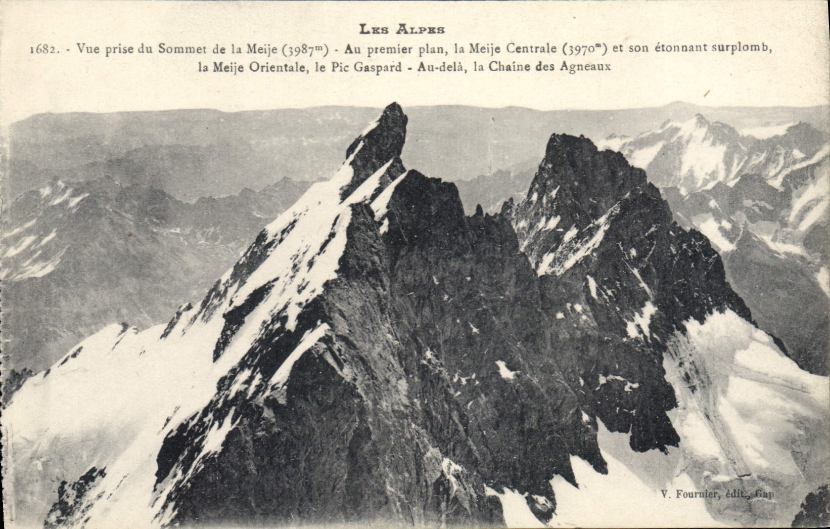 CPA Les Alpes Vue prise du Sommet de la Meije au premier plan la Meije centrale et son etonnant surp