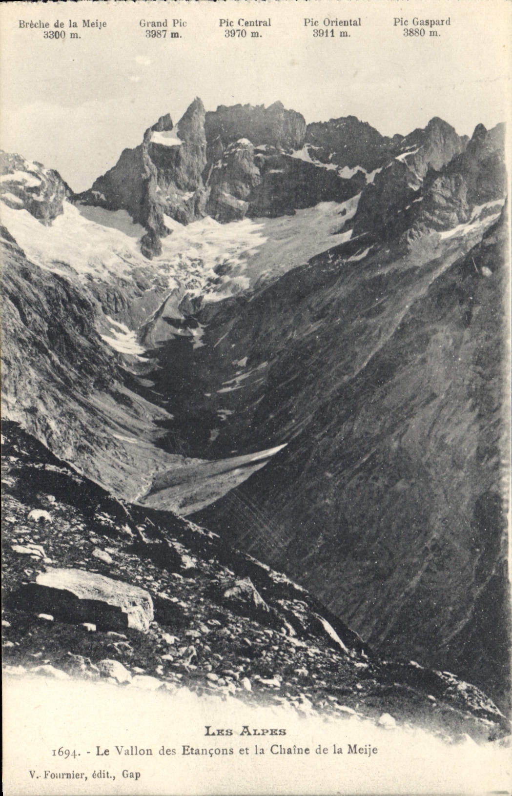 CPA Les Alpes le Vallon des Etancon et la Chaine de la Meije