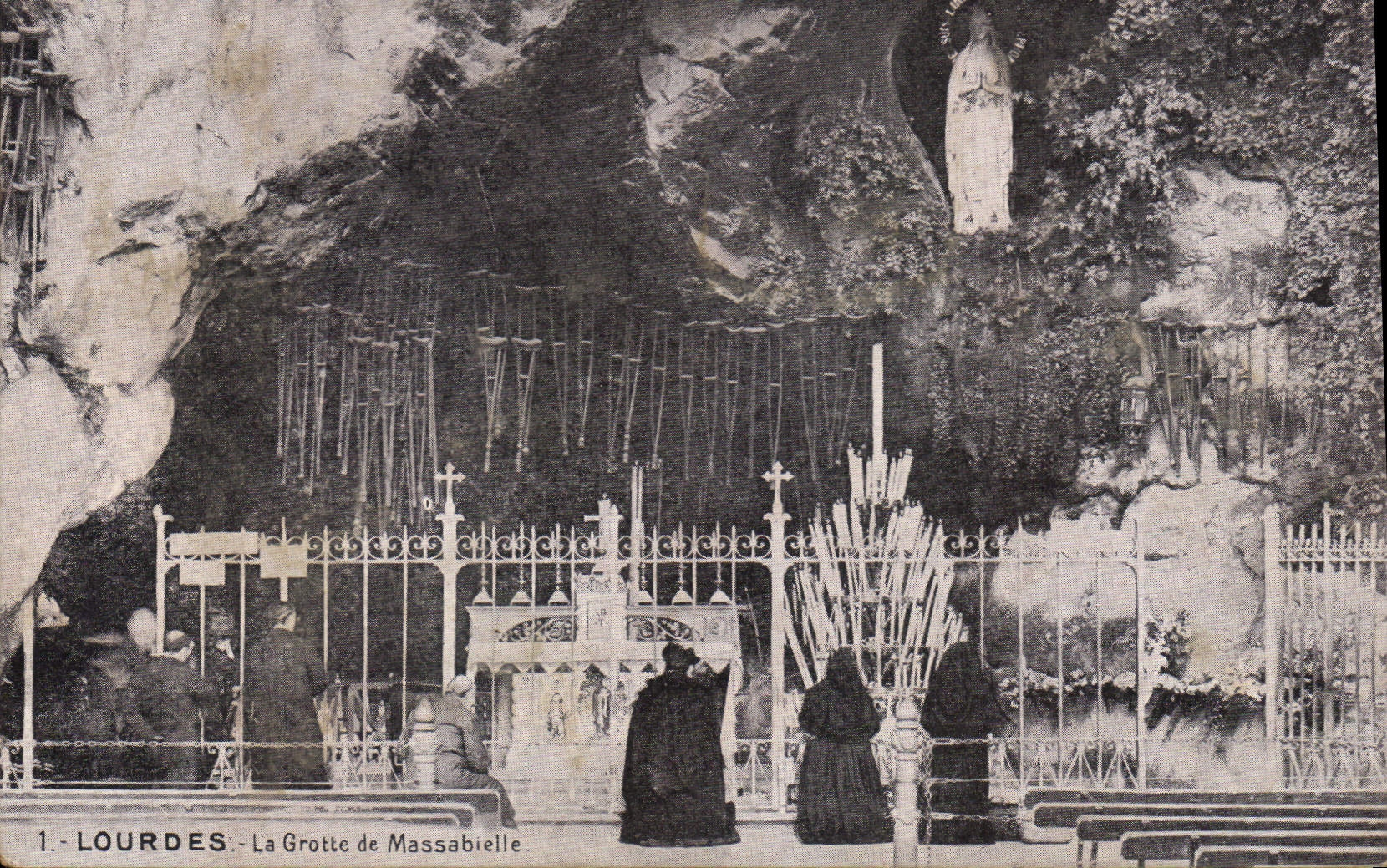 CPA Lourdes la Grotte de Massabielle 