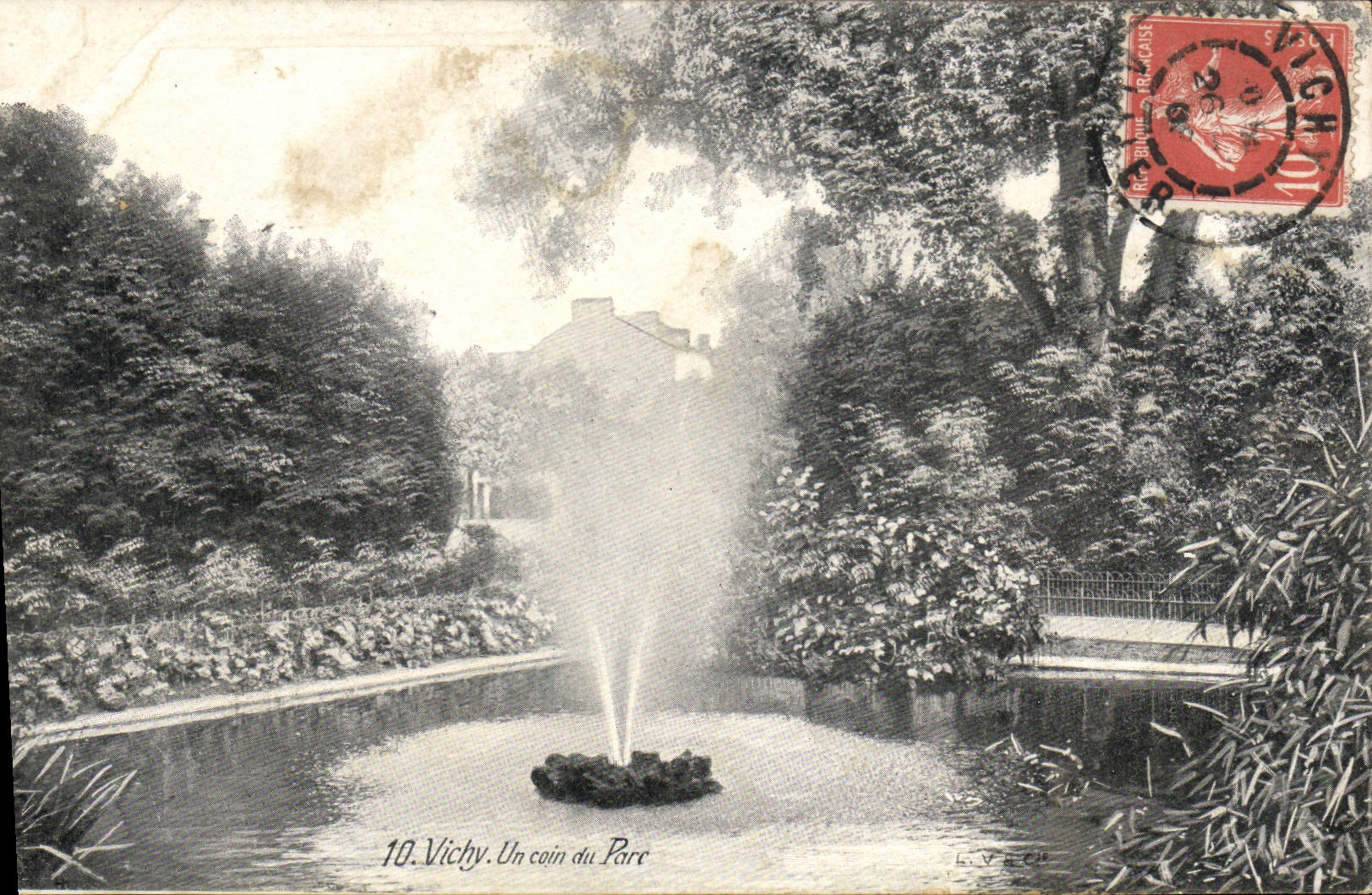 CPA Vichy un coin du Parc 