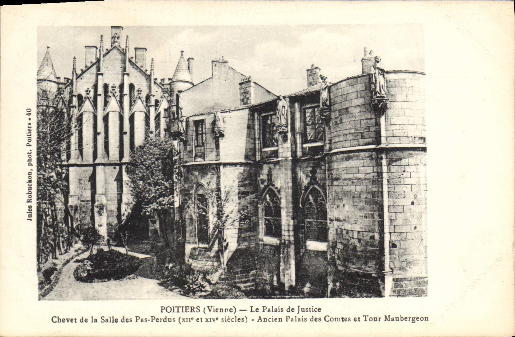 CPA Poitiers Vienne Le Palais de justice Chavet de la Salle des Pas Perdus XIIe et XIX siecles Ancie