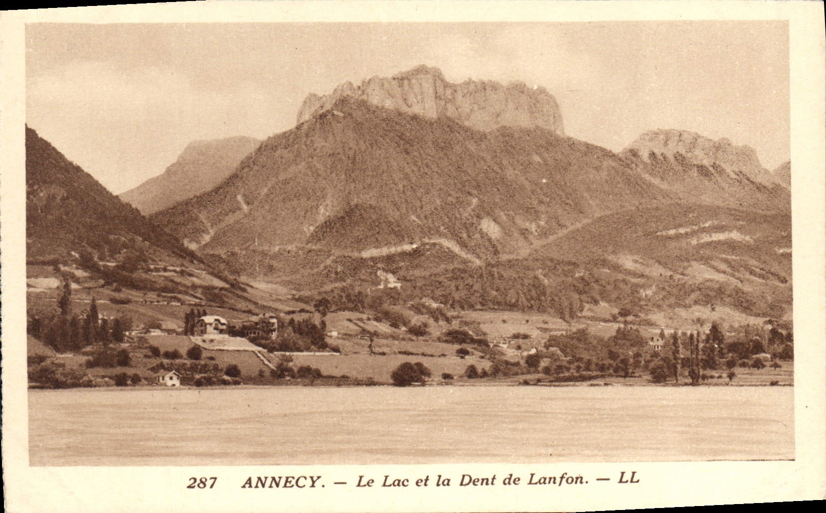 CPA Annecy Le lac et la Dent de Lanfon 