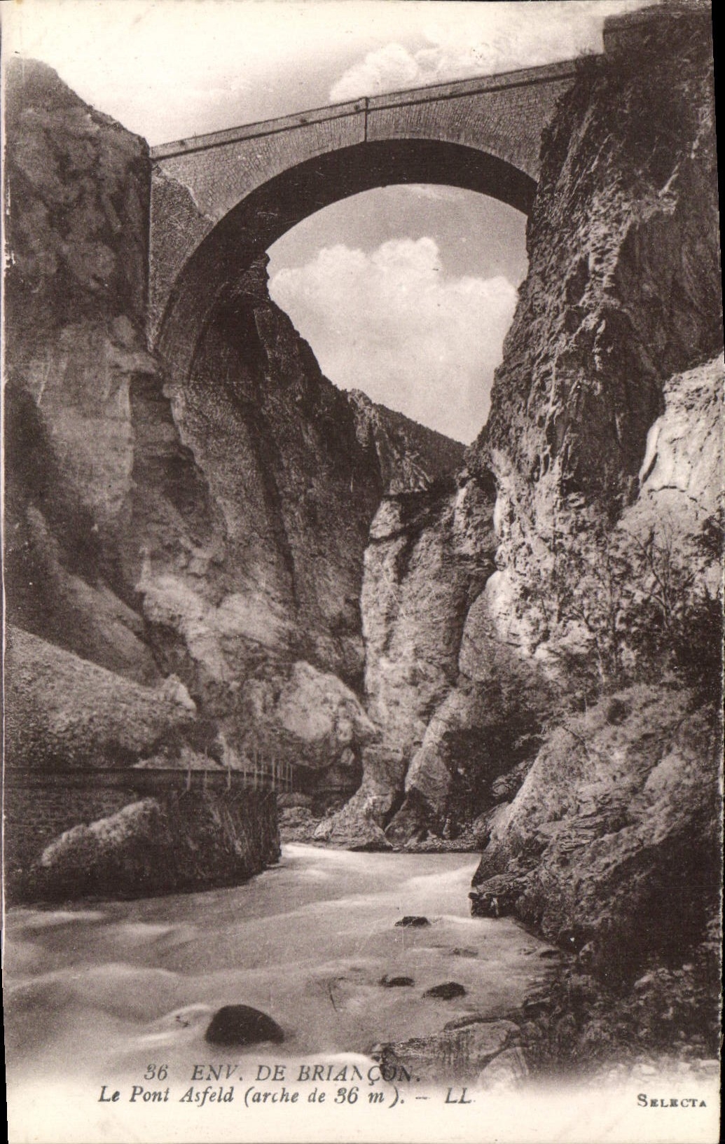 CPA Env de Briancon Le Pont Asfeld 