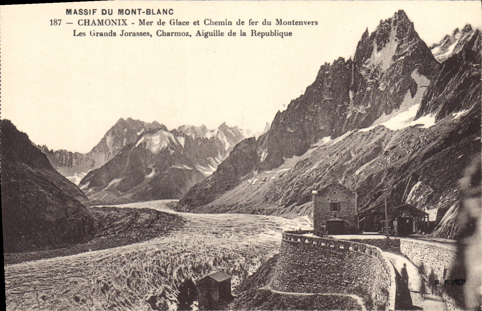 CPA Massif du Mont Blanc Chamonix La Mer de Glace de fer du Montenvers Les Grands Jorasses Charmoz A