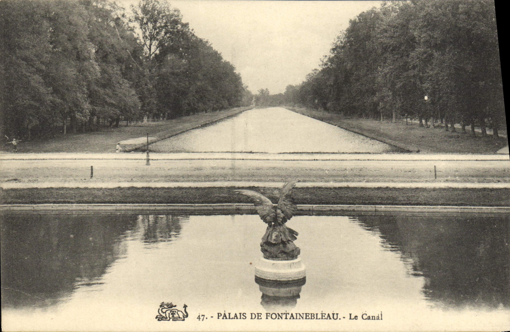 CPA Palais de Fontainebleau Le Canal 