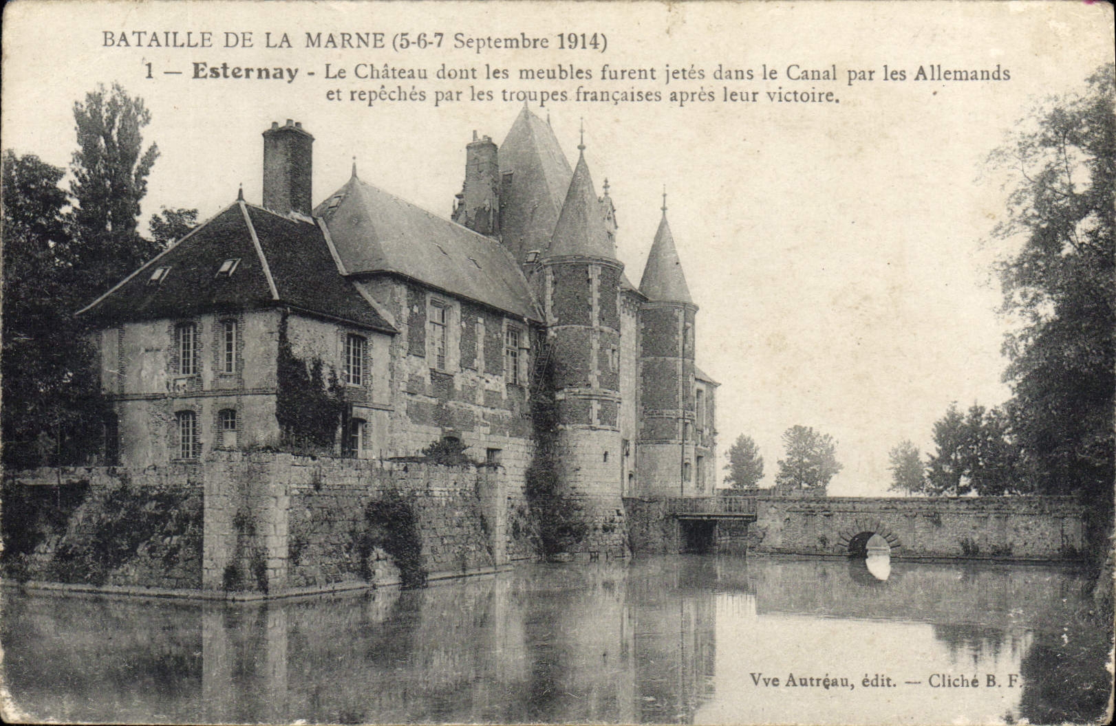 CPA Bataille de la Marne 5 6 7 Septembre 1914 Esternay Le Chateau dont les meubles furent jetes dans